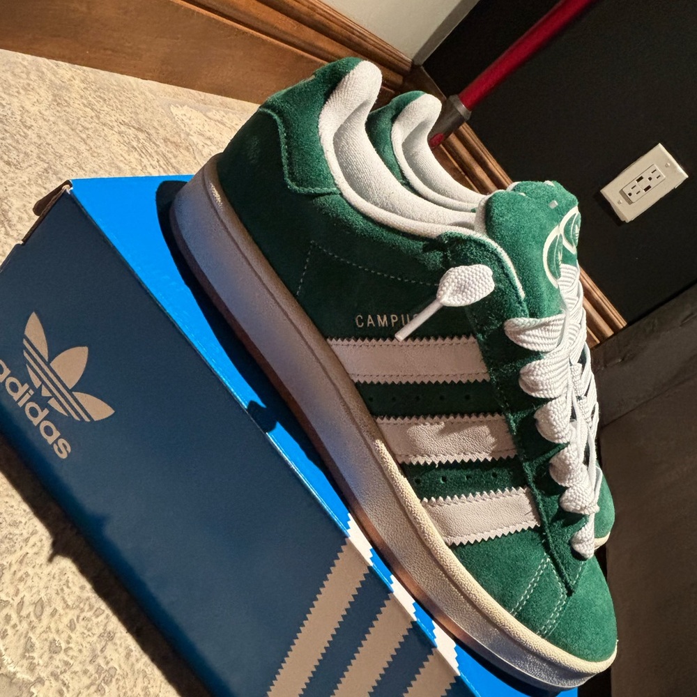 Adidas - Picture 2 of 4